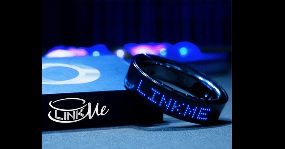 O gadget The LinkMe Smart Bracelet é uma pulseira inteligente, ainda em desenvolvimento, que promete se comunicar com o smartphone via bluetooth e escrever mensagens usando uma luz de LED azul. O produto poderia exibir o conteúdo de SMS e outras coisas. Segundo o desenvolvedor, quando pronto, o item custará US$ 99 (cerca de R$ 100)