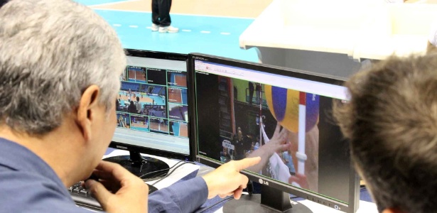 Tecnologia usada no vôlei "flagra" toque na rede durante partida-teste no Ibirapuera  - Alexandre Arruda/CBV