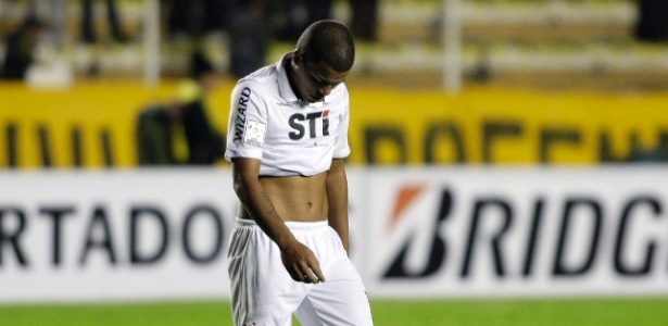 Carleto deixo gramado após a derrota por 2 a 1 do São Paulo para The Strongest - Gaston Brito/Reuters