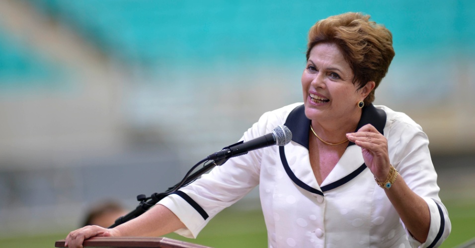 05.abr.2013 - Dilma Rousseff durante discurso na Arena Fonte Nova, estádio inaugurado na manhã desta sexta-feira