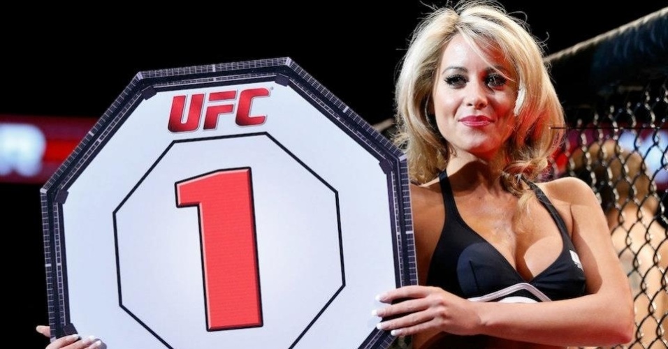 06.04.2013 - Ring Girl desfila toda a sua beleza no UFC da Suécia - Josh Hedges/Zuffa LLC/Getty Images