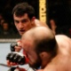 Mousasi culpa lesão no joelho por vitória chata no UFC Suécia; lutador vai operar