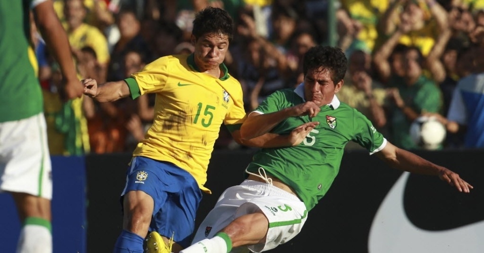 06.abr.2013 - São-paulino Osvaldo fez a sua estreia com a camisa da seleção brasileira no amistoso contra a Bolívia - AP Photo/Juan Karita