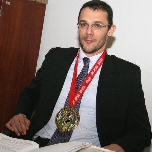 O juiz do caso Carandiru, José Augusto Nardy Marzagão, com uma de suas medalhas de campeão paulista de jiu-jítsu - Liene Vicente / TJ-SP