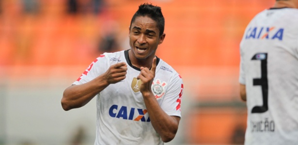 Atacante Jorge Henrique comemora gol do Corinthians contra o São Bernardo - Fernando Donasci/UOL