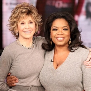 Jane Fonda da entrevista à Oprah Winfrey no programa "Oprah"