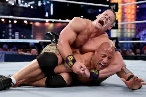 Atleta de luta livre leva chutes na cabeça e perde a memória em evento da  WWE