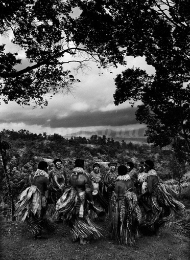 08.abr.2013 - Tribo é registrada na Papua Nova Guiné para a lente do fotógrafo Sebastião Salgado no livro "Gênesis" - Amazonas Images/Divulgação/Sebastião Salgado