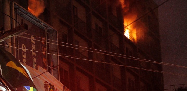 Fogo atinge um dos andares do hotel Park Plaza, em São Bernardo; clique na imagem para ampliá-la - Anderson Gores/Futura Press