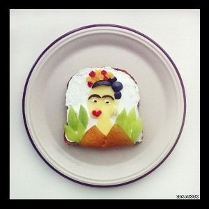 Artista e entusiasta da comida, a norueguesa Ida Frosk criou o projeto 'Art Toast', em que recria obras de arte de figuras como Frida Kahlo usando torradas como tela - www.idafrosk.com