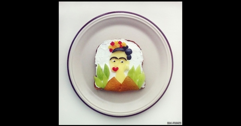 Artista e entusiasta da comida, a norueguesa Ida Frosk criou o projeto 'Art Toast', em que recria obras de arte de figuras como Frida Kahlo usando torradas como tela - www.idafrosk.com