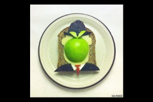 Artista e entusiasta da comida, a norueguesa Ida Frosk criou o projeto 'Art Toast', em que recria obras de arte de figuras como Magritte usando torradas como tela - www.idafrosk.com