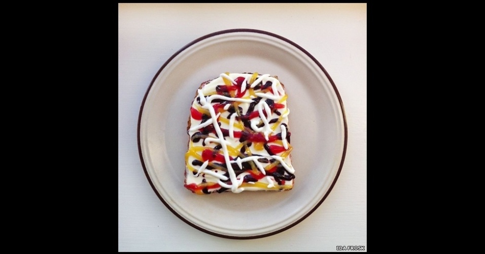 Artista e entusiasta da comida, a norueguesa Ida Frosk criou o projeto 'Art Toast', em que recria obras de arte de figuras como Munch, Monet, Picasso e Van Gogh usando torradas como tela - www.idafrosk.com