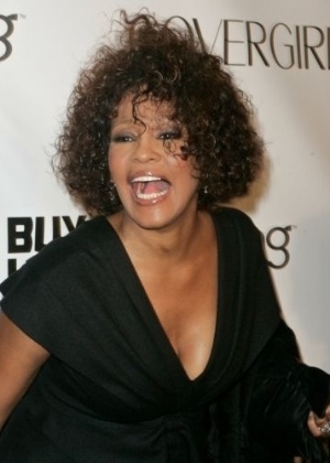 Segundo o site TMZ, pertences de Whitney Houston foram confiscados sem autorização