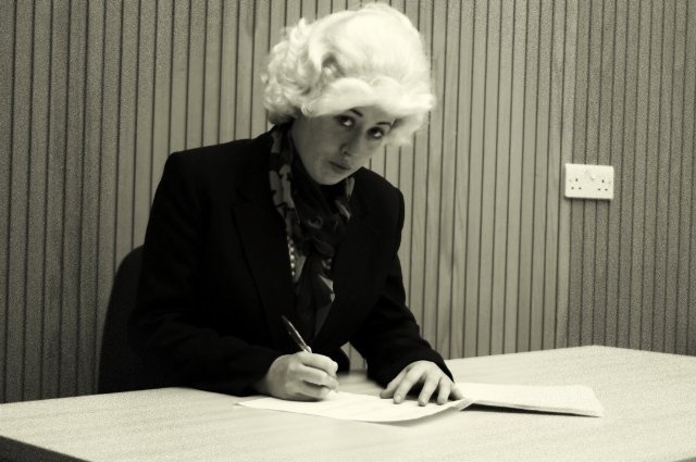 Louise Michelle Scott: interpretou Margaret no desconhecido e obscurso filme de 2011, "In Search of La Che" - Reprodução