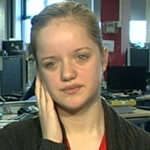 Emily Marsh, 13, soluça a cada dois segundos - BBC