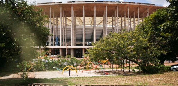 Visão interna da obra do Estádio Nacional Mané Garrincha: previsão de entrega agora é em 18 de maio