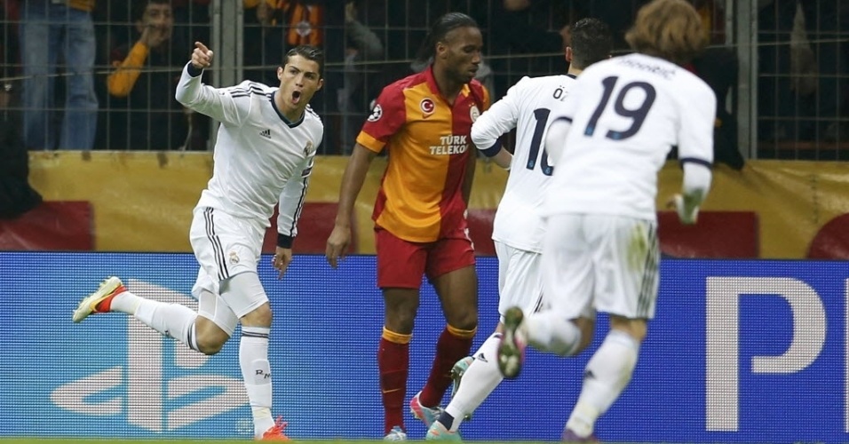 09.abr.2013 - Ao lado de Drogba, Cristiano Ronaldo comemora seu gol após abrir o placar para o Real contra o Galatasaray na Turquia - Murad Sezer/Reuters