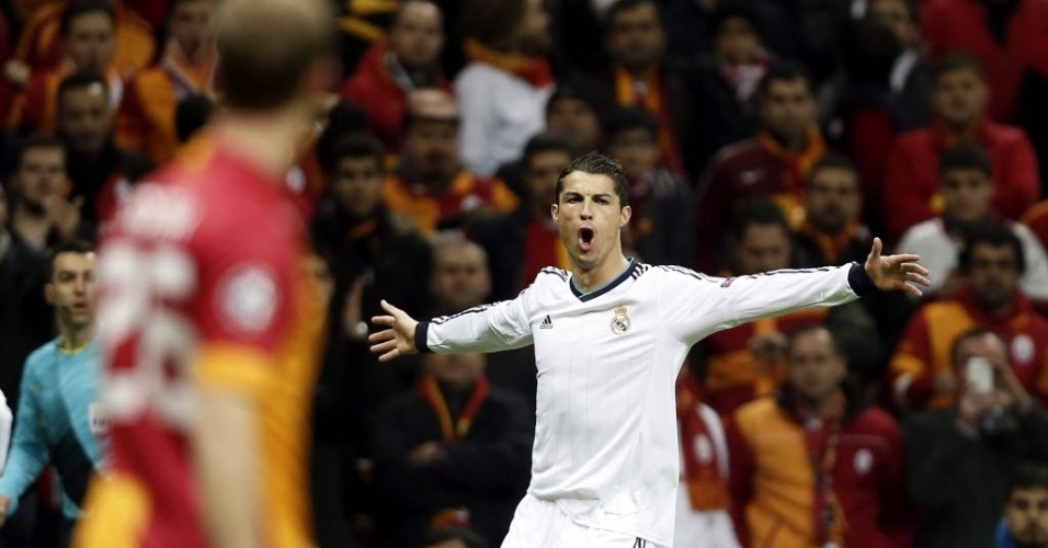 09.abr.2013 - Cristiano Ronaldo comemora após abrir o placar para o Real Madrid contra o Galatasaray no jogo de volta das quartas da Liga - Tolga Bozoglu/EFE