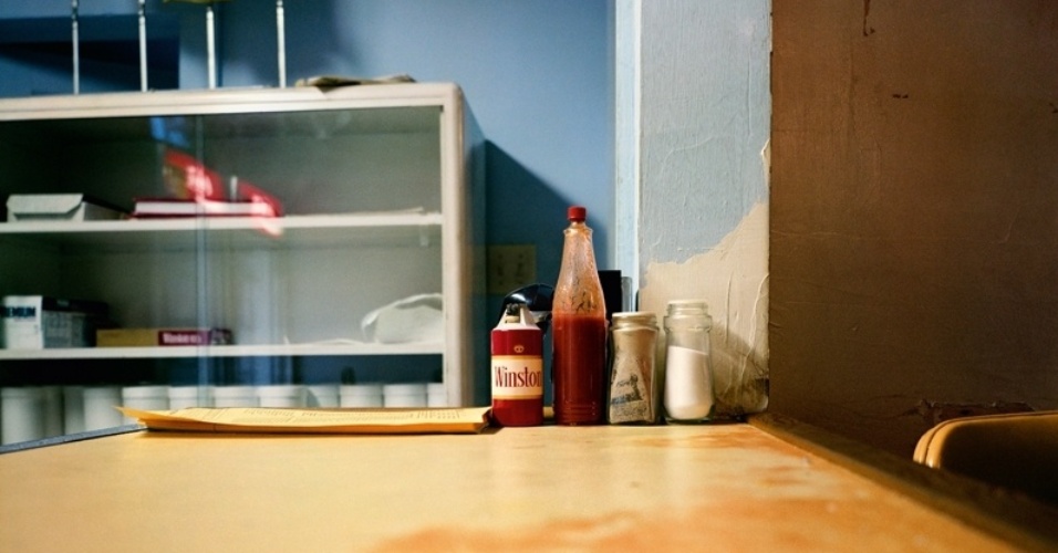 09.abr.2013 - Criticado nos anos 1970, ele agora é considerado uma lenda da fotografia, por seu estilo visual único que influenciou gerações de fotógrafos e cineastas como Martin Parr, Sofia Coppola, Andreas Gursky e Juergen Teller - Eggleton Artistic Trust