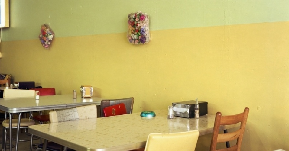 09.abr.2013 - Eggleston tem produzido trabalhos inovadores há mais de 50 anos e diz ver 'beleza no cotidiano'. Suas imagens capturam o mundo do dia a dia, criando interesse graças à observação aguçada, à composição dinâmica e à esperteza - Eggleton Artistic Trust