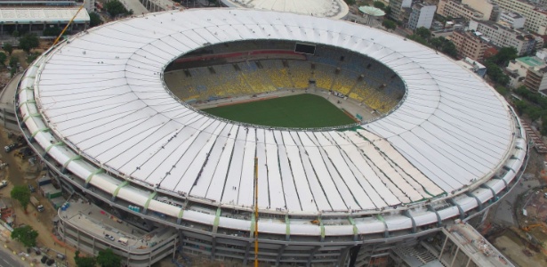 Vista aérea do Maracanã mostra conclusão da instalação das lonas da cobertura do estádio