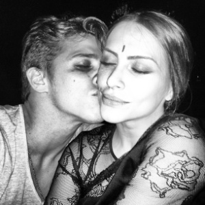 Rômulo Arantes Neto beija Cleo Pires e posta foto no Instagram