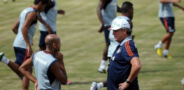 Abel Braga conversa com Carlinhos durante treinamento do Fluminense - Rossana Fraga/Photocamera