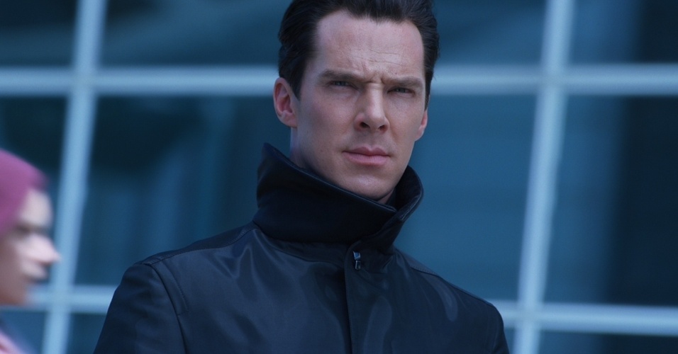 Cena de "Star Trek: Além da Escuridão", com Benedict Cumberbatch