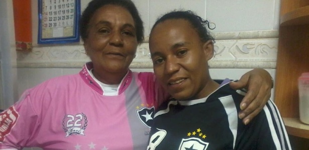 Dona Fátima, presidente do Botafogo do Jaçanã, e sua filha Eloá, técnica do time