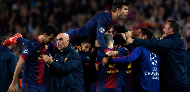 Jogadores do Barça comemoram o gol da classificação, marcado por Pedro - AP Photo/Emilio Morenatti