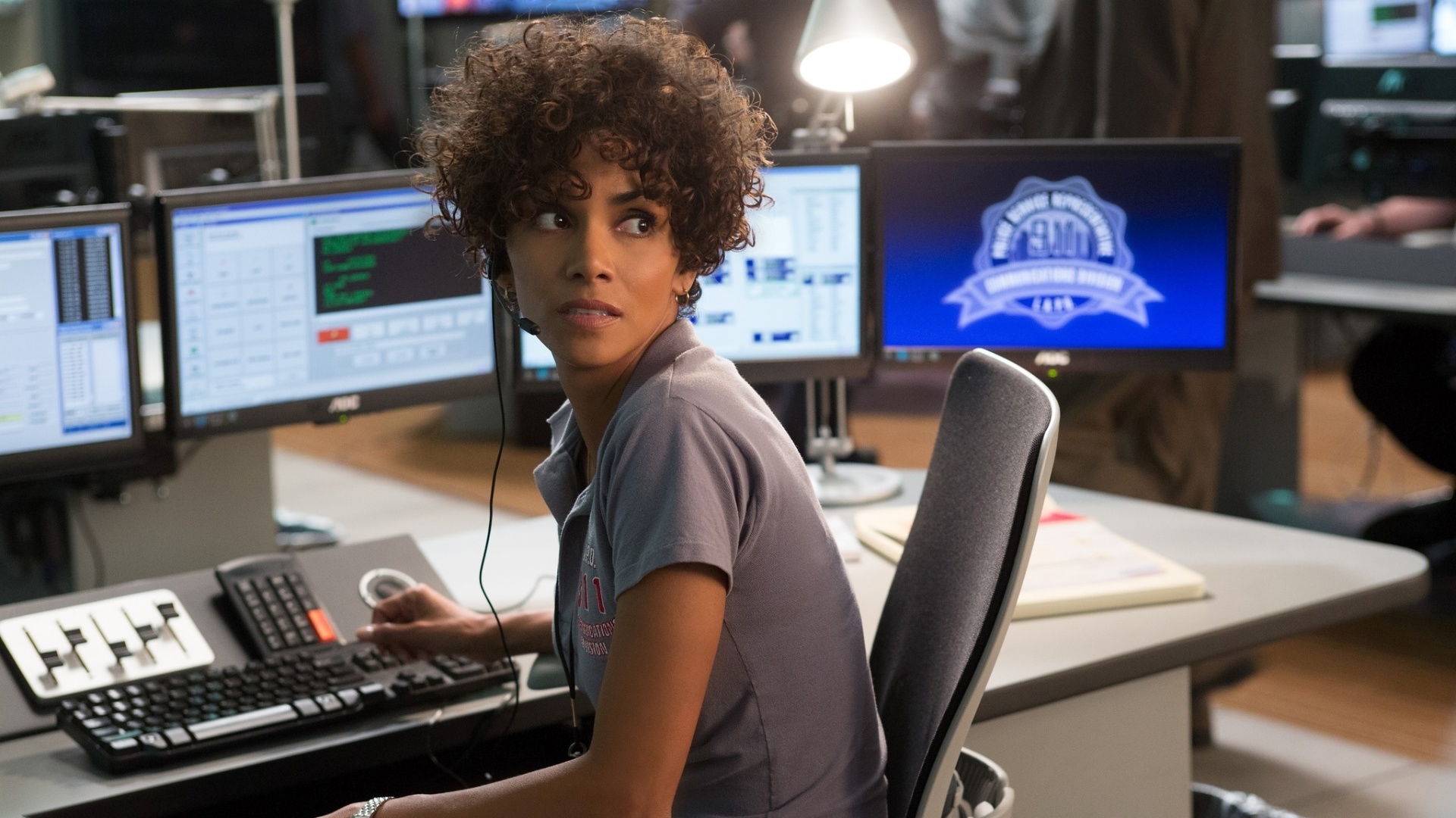 Cena do filme "Chamada de Emergência", de Brad Anderson. A trama, com estreia no Brasil prevista para 12 de abril, conta a história de Jordan, uma operadora de emergência interpretada por Halle Berry que tenta salvar a vida de uma jovem garota e é confrontada por um assassino que fez parte de seu passado - Divulgação / Diamond Films