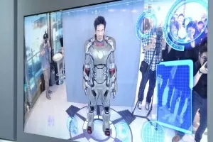 Empresa de brinquedos coloca fãs dentro da armadura do Homem de Ferro - Reprodução/HotToys