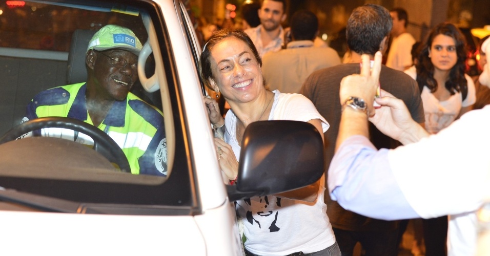 10.abr.2013 - Cissa Guimarães no evento de reinauguração do túnel acústico "Rafael Mascarenhas", filho da atriz que morreu atropelado no local em 2010, na Gávea, Rio de Janeiro