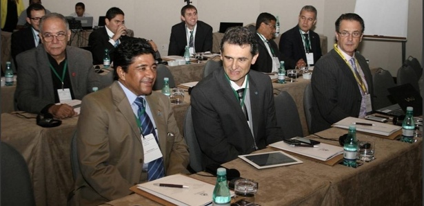 Ednaldo Rodrigues, presidente da Federação Bahiana (à esq.), participou do workshop - Carlos Santana / FBF