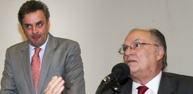 O senador do PSDB por Minas Gerais Aécio Neves (à esq.) e o presidente do PPS, deputado federal Roberto Freire, em evento em Brasília - Andre Borges/FolhaPress