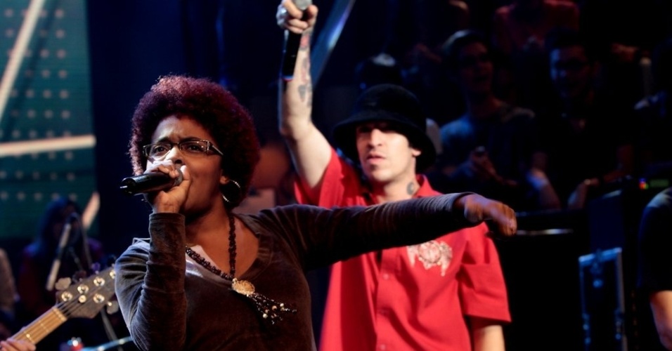 11.abr.2013 - Os remanescentes da banda Charlie Brown Jr. lançam o projeto A Banca e recebem convidados durante o programa "Altas Horas", da TV Globo - Léo Franco/AgNews