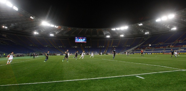 Torcedores da Lazio não puderam ir ao Estádio Olímpico de Roma nesta quinta-feira - AP Photo/Riccardo De Luca