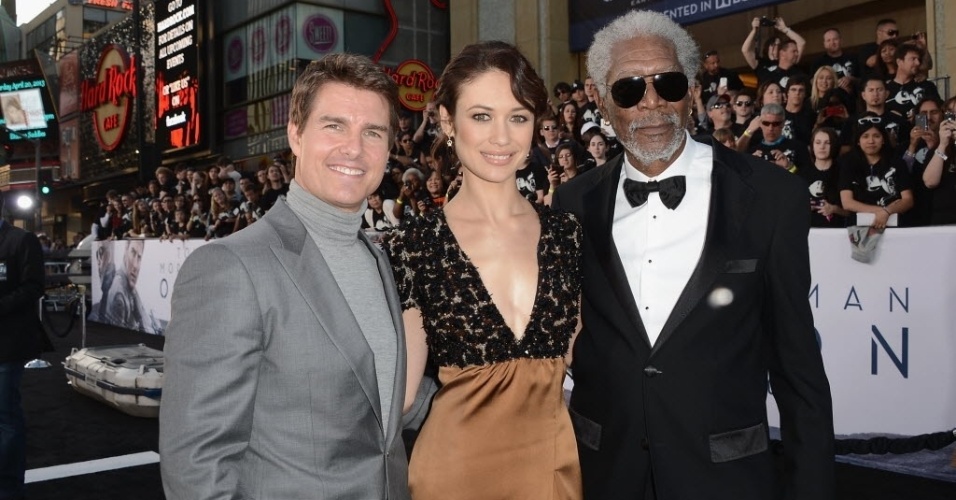 11.abr.2013 - Tom Cruise, Morgan Freeman e Olga Kurylenko na pré-estreia do filme "Oblivion" no tradicional Dolby Theatre em Hollywood (EUA). O protagonista do filme está fazendo uma turnê mundial para divulgação do longa, e já passou pelo Rio de Janeiro - Kevin Winter/Getty Images/AFP