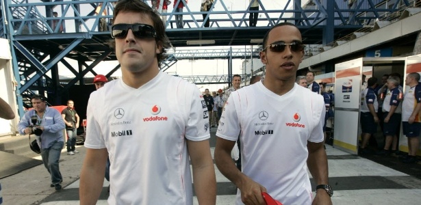 No fim de 2007, com a concorrência de Hamilton, espanhol voltou para a Renault - Reuters