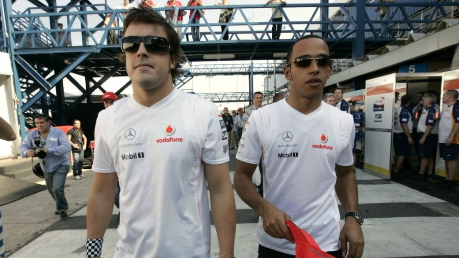 Fernando Alonso trocou a Renault pela McLaren e se tornou companheiro de Lewis Hamilton em 2007