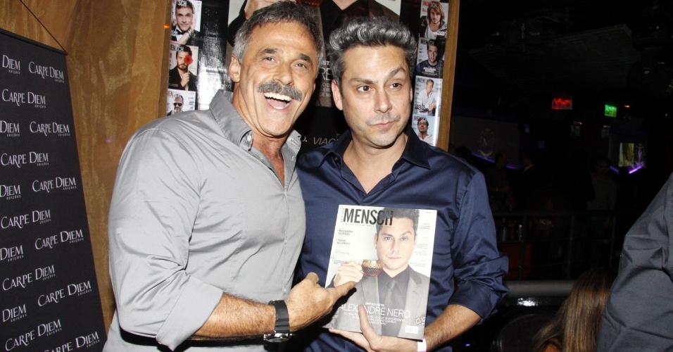 11.abr.2013 - Alexandre Nero e Oscar Magrini no coquetel de lançamento de revista Alexandre Nero na capa, em boate da Lagoa, Rio de Janeiro