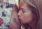 Fani tira foto com fã que tatuou seu nome no braço - Reprodução/Instagram
