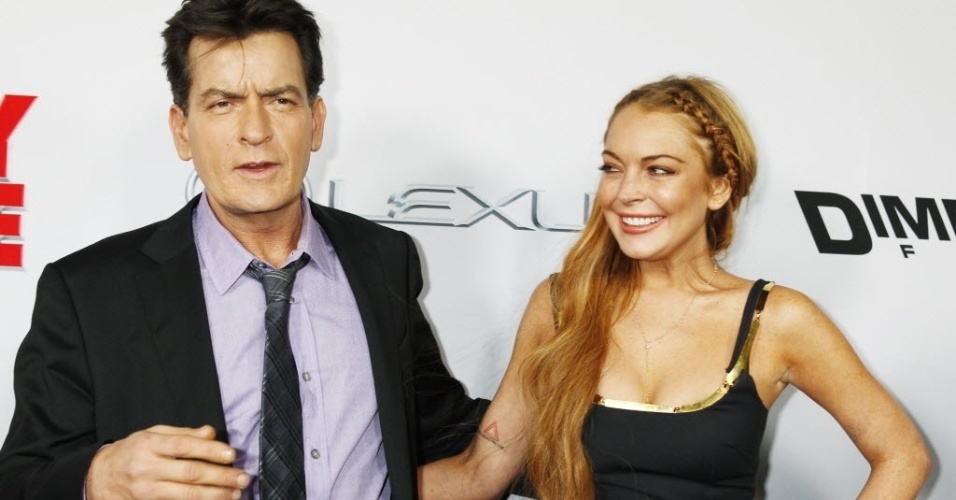 12.abr.2013 - Os atores Charlie Sheen e Lindsay Lohan durante a pré-estreia da comédia 