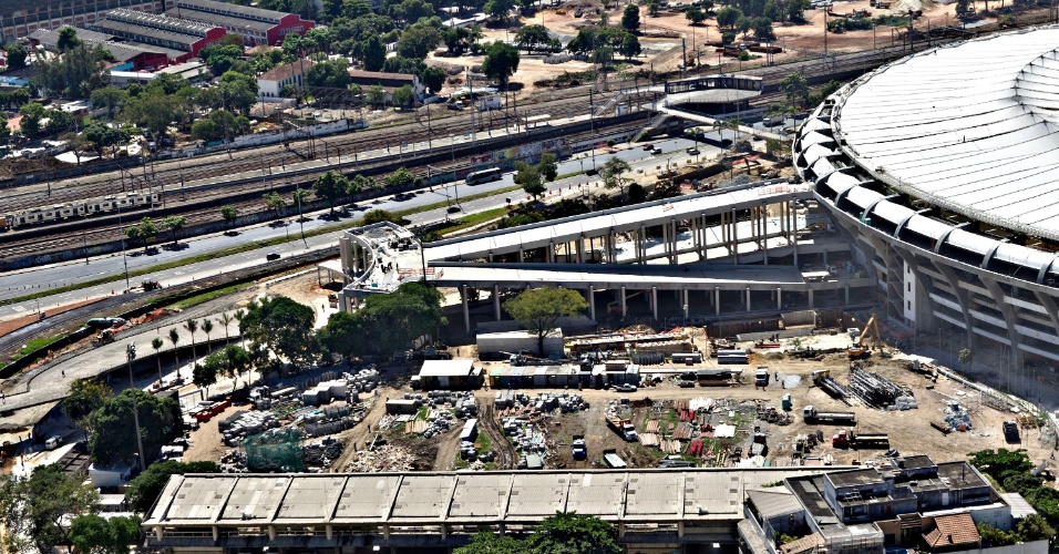 12.abr.2013 - Estádio de Atletismo vai ser demolido pela futura administradora do Maracanã