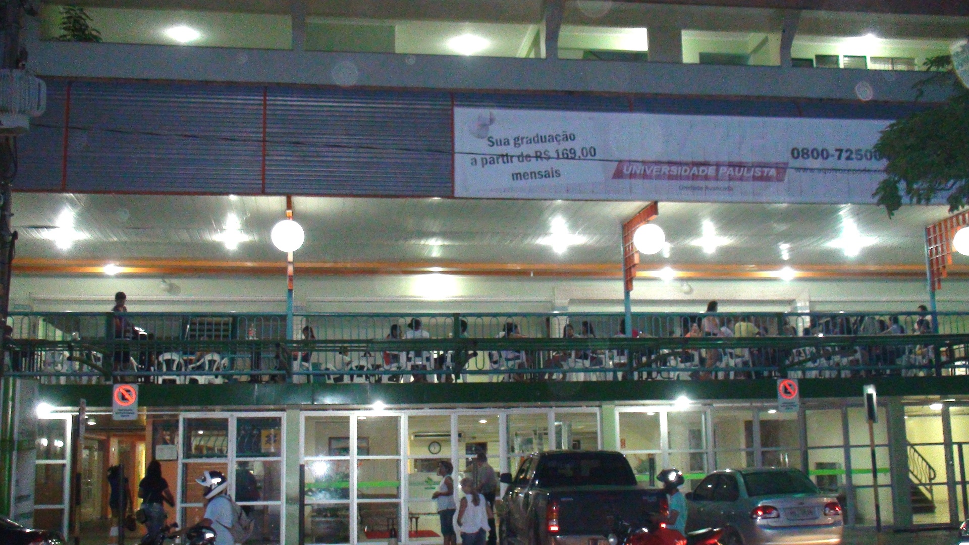 Fachada do hotel onde alunos da Ufopa (Universidade Federal do Oeste do Pará) assistem às aulas - Cristiane Capuchinho/UOL