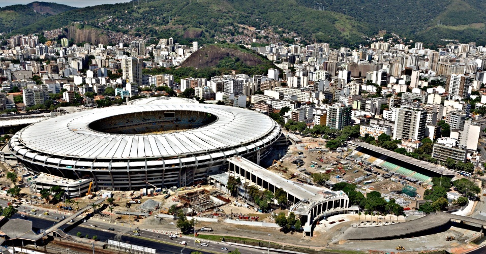 12.abr.2013 - Por causa da reforma do Maracanã, pista do Célio de Barros foi destruída