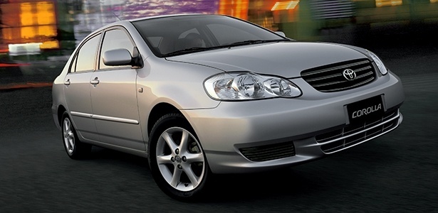 Corolla produzido entre 2002 e 2003 é um dos modelos afetados pelo recall: quase 30 mil carros - Divulgação