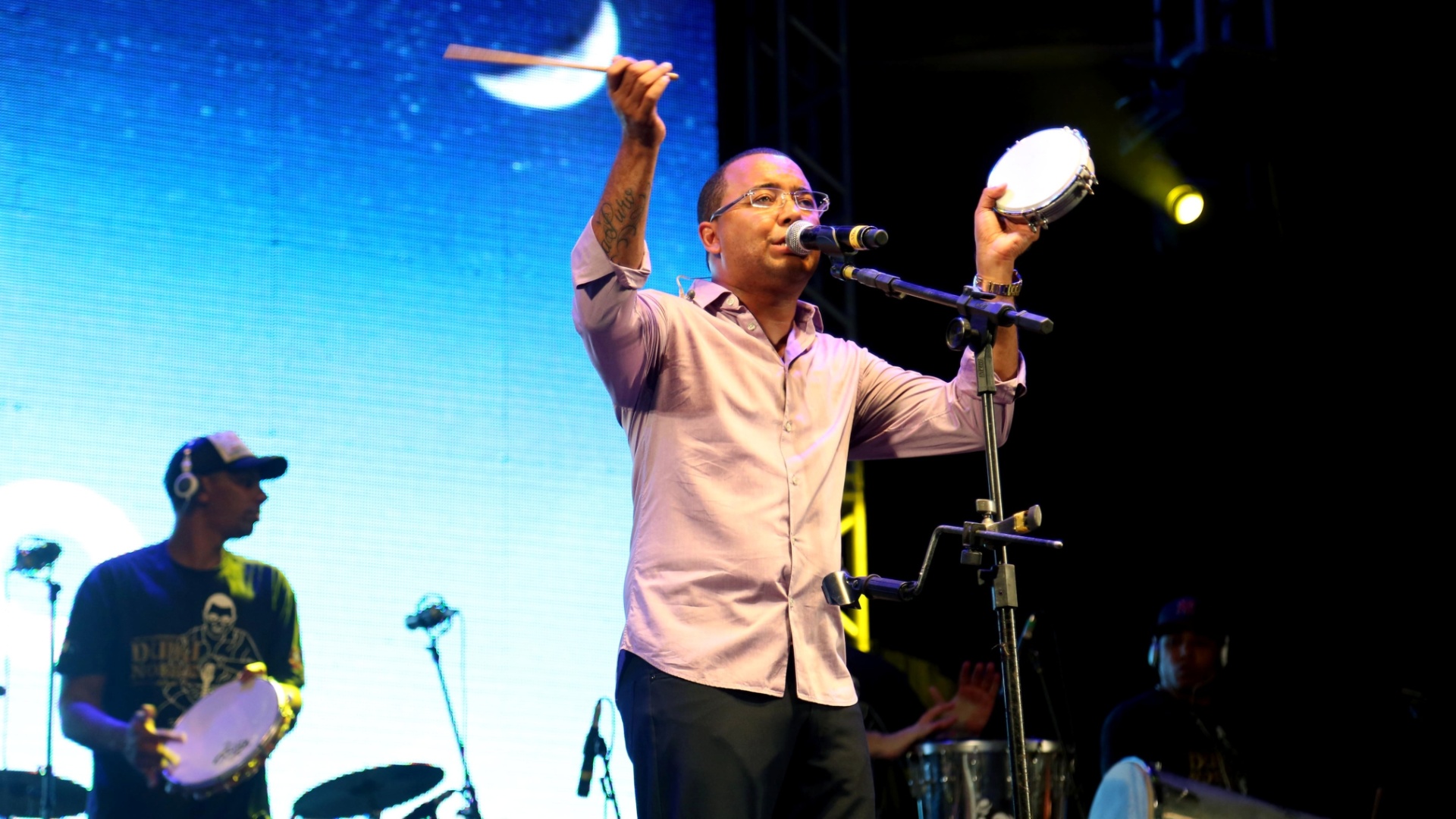 13.abr.2013 - Dudu Nobre foi a principal atração do palco Nova Iguaçu, do Viradão Carioca, no Rio; evento vai até domingo (14) - Fernando Maia/UOL