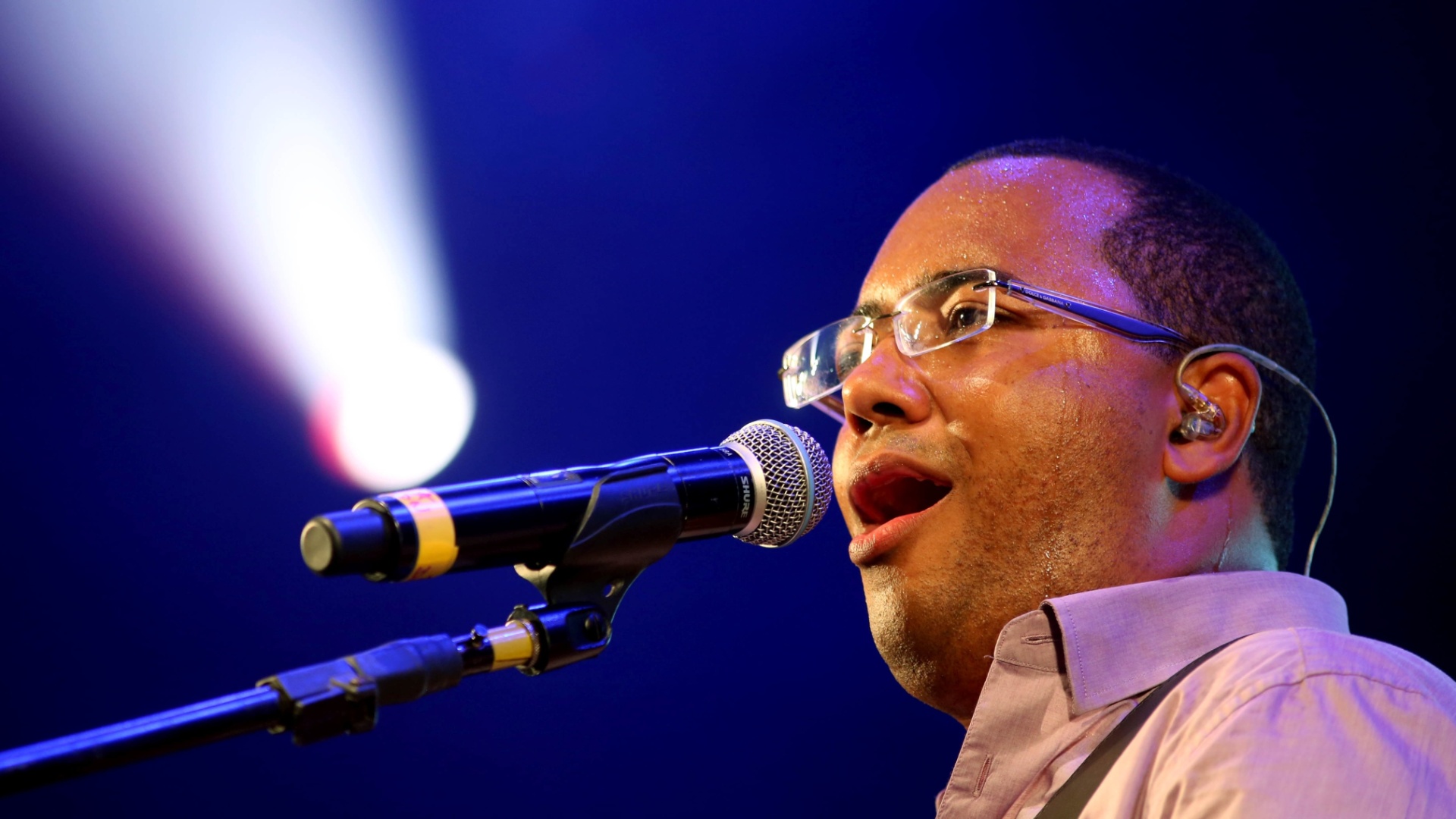 13.abr.2013 - Dudu Nobre foi a principal atração do palco Nova Iguaçu, do Viradão Carioca, no Rio; evento vai até domingo (14) - Fernando Maia/UOL